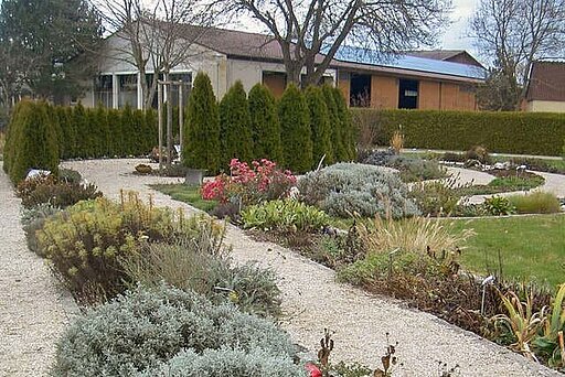 Blick in den Garten des Zentrums Tabor