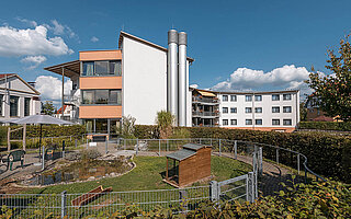 Hausansicht Altenzentrum Dr.-Karl-Hohner-Heim vom Garten aus